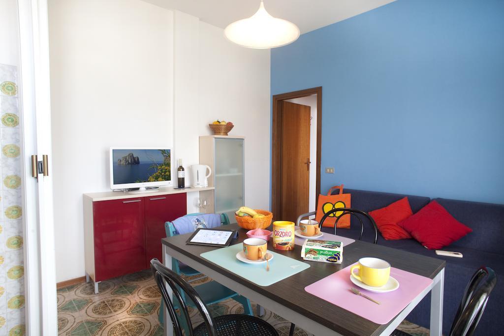 Residence Holiday Μπελάρια-Ιτζέα Μαρίνα Δωμάτιο φωτογραφία